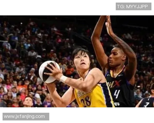 达拉斯加王牌与洛杉矶火花的精彩对决揭示WNBA季后赛的激烈竞争与精彩瞬间 达拉斯加王牌与洛杉矶火花的精彩对决揭示WNBA季后赛的激烈竞争与精彩瞬间